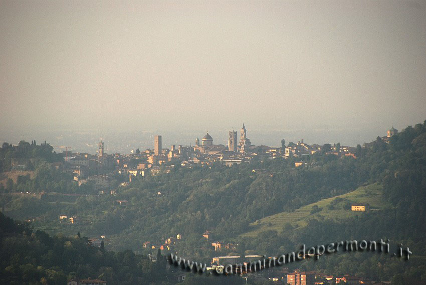 09 03971 Panoramica dal Pisol, Bergamo.JPG